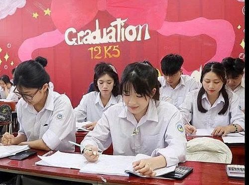 Học sinh ôn tập tại Trung tâm GDTX trong kỳ thi tốt nghiệp vừa qua