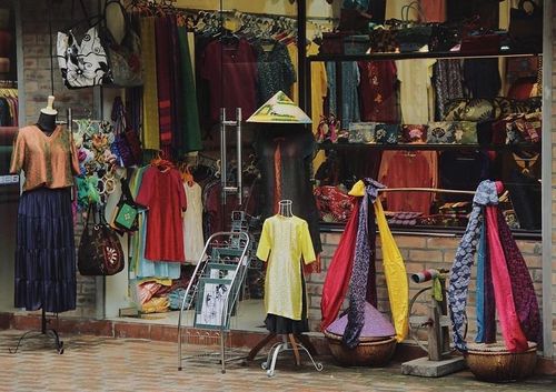 Vải lụa tơ tằm Vạn Phúc có chất lượng và danh tiếng được tích lũy qua nhiều thế hệ