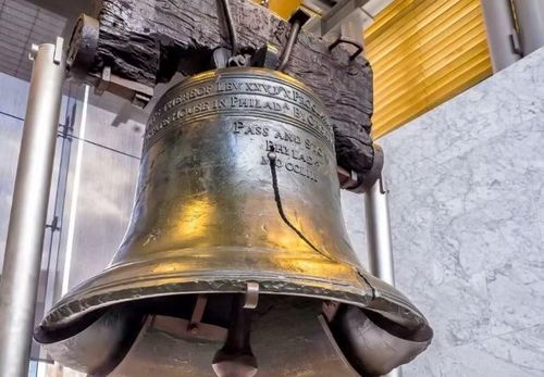 Ngày 4/7/1776, 13 thuộc địa tuyên bố tách khỏi Vương quốc Anh bằng bản Tuyên ngôn Độc lập do ông Thomas Jefferson soạn thảo, đánh dấu sự ra đời của Hợp chúng quốc Mỹ.