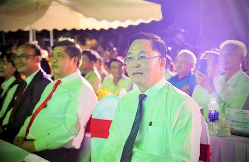 Chủ tịch Ủy ban MTTQ Việt Nam TP Đà Nẵng Lê Trí Thanh tham dự lễ hội. Ảnh: AN.