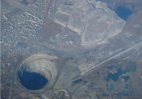 Toàn cảnh hố Popigai nhìn từ trên cao. Ảnh: Mining Technology