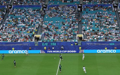  Những khán đài vắng tại World Cup không phải là chuyện mới. Ảnh: Reuters. 