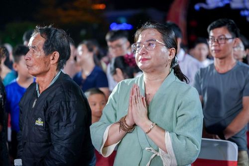 Những giọt nước mắt rơi vì xúc động