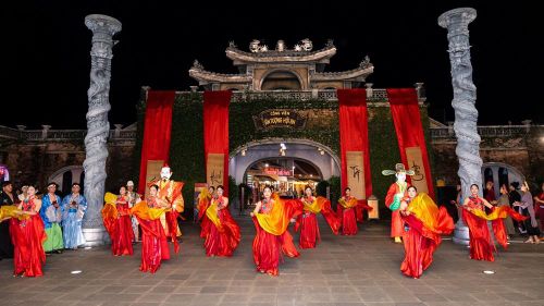 Các show diễn như Ấn tượng Hội An, À Ố Show góp phần làm phong phú sản phẩm du lịch, nâng tầm giá trị văn hóa Hội An