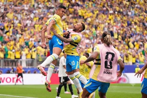 Brazil tiến vào vòng 1/8 sau hành trình thuyết phục