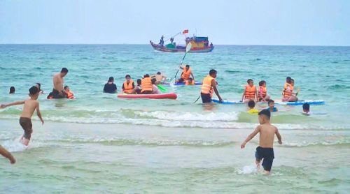 Biển Châu Tân sở hữu bãi biển còn nguyên sơ, giàu tiềm năng phát triển du lịch cộng đồng gắn với kinh tế biển