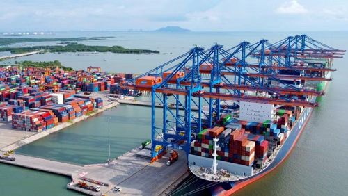 Khi hạ tầng cảng biển, logistics, công nghiệp và doanh nghiệp được kết nối đồng bộ sẽ tạo ra sức lan tỏa. Ảnh: Khiếu Minh