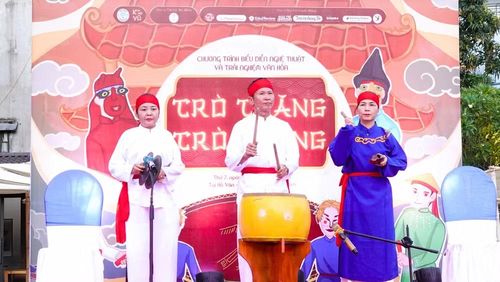 Tiếng trống vang lên đều đặn trong mỗi tiết mục.