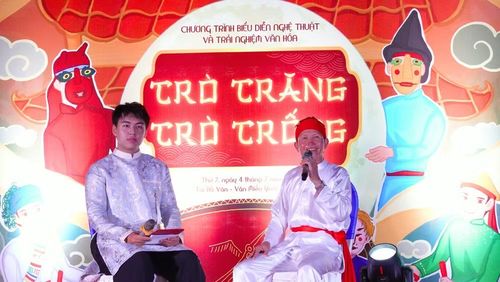 Nghệ nhân Bùi Văn Hùng chia sẻ tại buổi trò chuyện của chương trình.