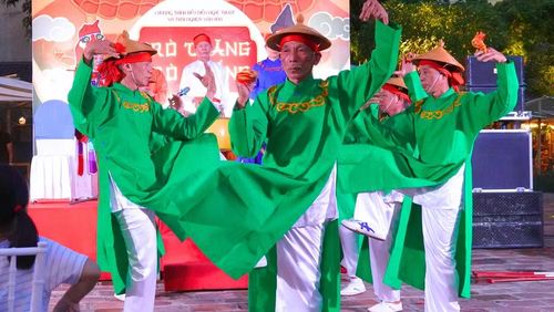 Trò Ngô Quốc là trò duy nhất lộ mặt nhân vật.