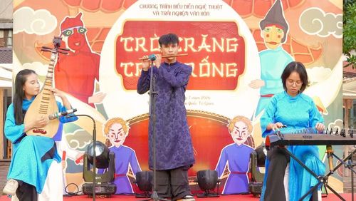 Các tiết mục văn nghệ mở màn của chương trình.