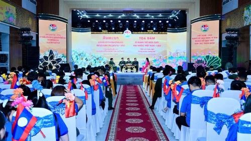 Tọa đàm chủ đề “Sắt son hữu nghị-Vững bước tương lai”.