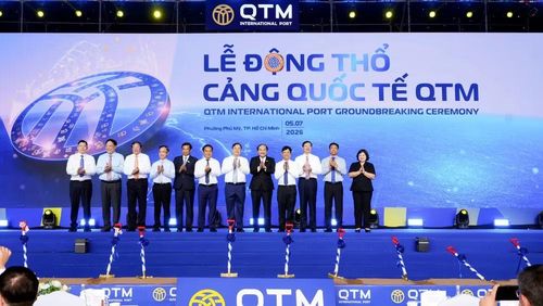 Phó Thủ tướng Thường trực Phạm Gia Túc cùng lãnh đạo bộ, ngành, tỉnh, thành phố tại lễ động thổ.