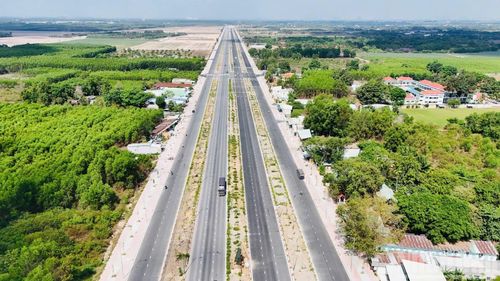Đường 10 làn xe kết nối sân bay Long Thành qua địa bàn phường Nhơn Trạch.