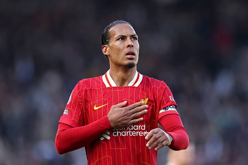 Van Dijk vẫn sẽ ở lại Liverpool. Ảnh: Getty Images