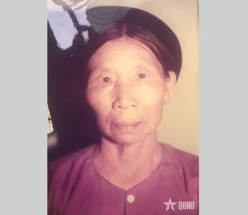  Chân dung Bà mẹ Việt Nam anh hùng Lương Thị Khiêm.