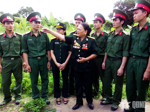 Những câu chuyện của nữ Anh hùng Ngô Thị Tuyển dưới chân cầu Hàm Rồng. Ảnh KHÁNH TRÌNH