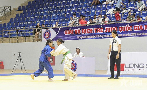 Một trận thi đấu đối kháng tại giải.