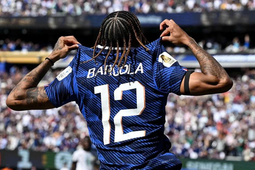  Cầu thủ Bradley Barcola (đội tuyển Pháp) đeo vòng đeo tay theo dõi sức khỏe WHOOP trong suốt World Cup. Ảnh: Getty