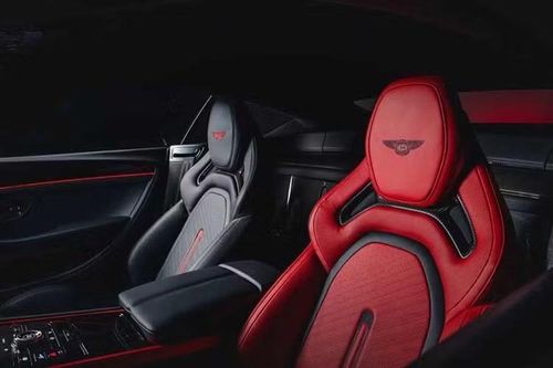 Ngoài chủ đề Rồng trên mẫu xe này, Bentley Mulliner còn có hai cấu hình khác. Chủ đề Điện kết hợp màu Xanh Điện và Xanh Sapphire đậm ở ngoại thất với màu Xanh Klein và Xanh Imperial ở nội thất. Chủ đề Brodgar tinh tế hơn kết hợp màu sơn Pale Brodgar và Brodgar với nội thất màu Camel và Beluga.