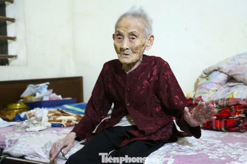 Mẹ Việt Nam Anh hùng Lê Thị Sáu chia sẻ về hai con trai liệt sĩ.