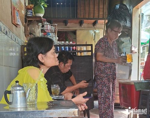 Khách của quán chủ yếu là người có tuổi