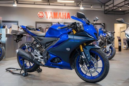 Mẫu Yamaha YZF-R15 sử dụng hệ thống giảm xóc trước dạng hành trình ngược USD. Ảnh: Yamaha Việt Nam