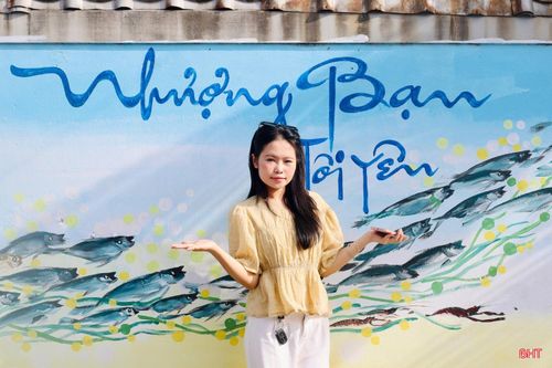 Biểu tượng "Nhượng Bạn" được đưa vào nhiều bức bích họa như một dấu ấn đặc trưng của làng biển Cửa Nhượng.