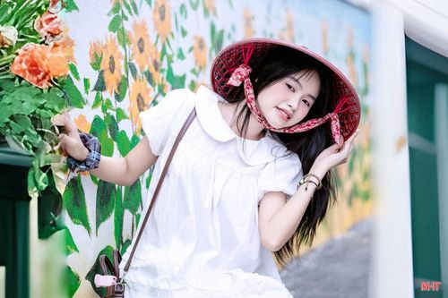 Chỉ sau ít ngày hoàn thành, không gian nghệ thuật giữa làng biển đã thu hút đông đảo người dân và du khách đến tham quan, chụp ảnh và trải nghiệm.