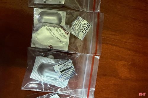 Nhân viên bán thuốc Colchicin 1mg mà không cần đơn của bác sĩ.