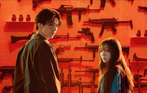 Tiếp nối thành công của phần đầu, A Shop for Killers 2 kể về Jeong Ji An (Kim Hye Joon), cô gái chuyển đến sống cùng chú ruột Jeong Jin Man (Lee Dong Wook) sau khi cha mẹ qua đời. Sau khi thừa kế trung tâm mua sắm bí ẩn của chú, Ji An cùng Jin Man phải đối đầu với tổ chức Babylon, thế lực toàn cầu đầy nguy hiểm.