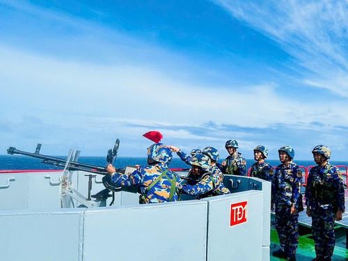 Huấn luyện sẵn sàng chiến đấu trên các nhà giàn. Ảnh: Tiểu đoàn DK1