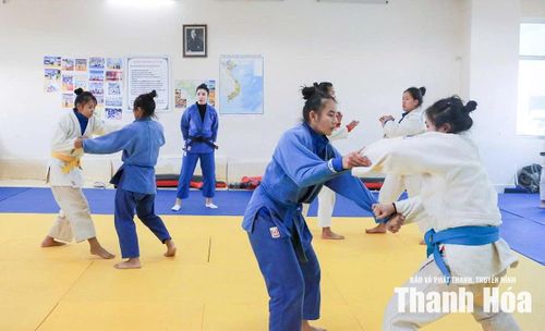 Các võ sĩ judo nỗ lực rèn luyện kỹ, chiến thuật tại Trung tâm Huấn luyện và Thi đấu thể thao tỉnh.