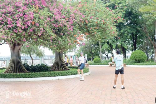 Một góc không gian công viên ven sông Đồng Nai (phường Trấn Biên).