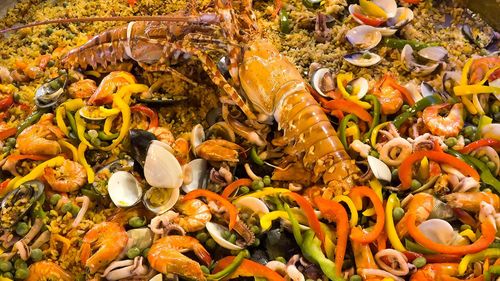 Phong phú hải sản vùng biển Đông Nam tỉnh. Ảnh: N.Lân