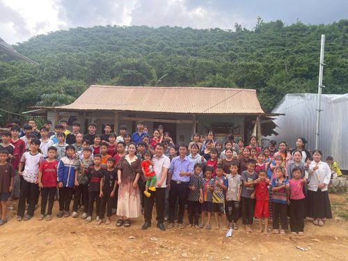 Âm nhạc trở thành sợi dây gắn kết những đứa trẻ trong bản làng Đạ Mpô