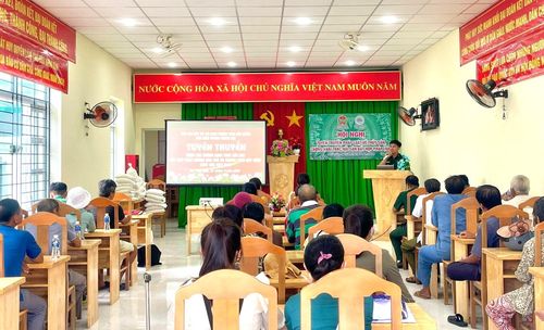 Tuyên truyền phòng, chống khai thác hải sản bất hợp pháp, không báo cáo và không theo quy định (IUU) cho ngư dân.