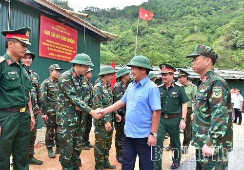 Lãnh đạo tỉnh Tuyên Quang thăm, động viên lực lượng tham gia thực hiện nhiệm vụ rà phá bom mìn, vật nổ trên địa bàn xã Bản Máy.