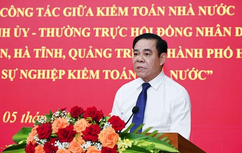 Đại diện lãnh đạo tỉnh Nghệ An phát biểu tại hội nghị - Ảnh: X.P