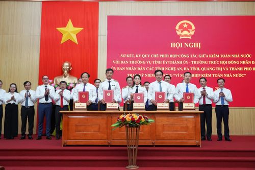 Lãnh đạo Kiểm toán Nhà nước và TP. Huế ký kết quy chế phối hợp - Ảnh: X.P