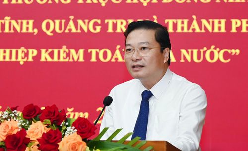 Đồng chí Lê Hồng Vinh, Phó Bí thư Tỉnh ủy, Chủ tịch UBND tỉnh Quảng Trị phát biểu khai mạc hội nghị - Ảnh: X.P