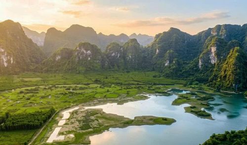 Hồ Yên Phú, một trong những điểm đến lý tưởng tại Khu du lịch Kim Phú - Ảnh: X.P