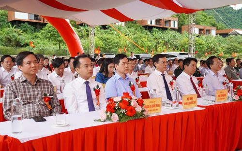 Các đại biểu dự lễ công bố - Ảnh: X.P