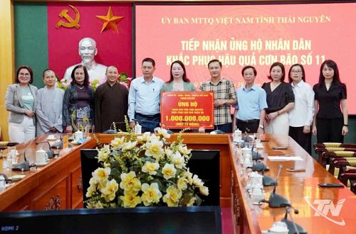 Ủy ban MTTQ Việt Nam tỉnh Thái Nguyên tiếp nhận kinh phí ủng hộ khắc phục hậu quả lụt bão của Thành phố Huế.