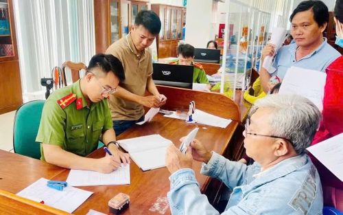 Nhờ đẩy mạnh chuyển đổi số, công tác cấp phiếu LLTP ngày càng nhanh gọn, thuận tiện hơn.