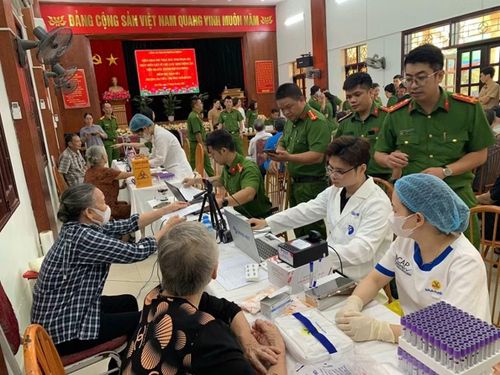 Đông đảo các lực lượng thuộc Công an TP được huy động tham gia chiến dịch.