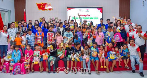 Các thành viên CLB Nụ Cười Hồng luôn giữ vững ngọn lửa kết nối, hỗ trợ các hoàn cảnh khó khăn từ năm 2013 đến nay.