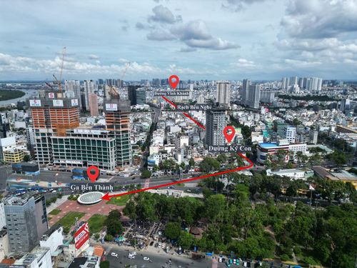 Từ ga Bến Thành, tuyến đường sắt đi qua các trục Ký Con, Vĩnh Khánh, Nguyễn Tất Thành, Nguyễn Văn Linh, Nguyễn Lương Bằng; vượt sông Rạch Đĩa sang Nhà Bè, tiếp tục vượt sông Soài Rạp đến Bình Khánh, bám theo hành lang cao tốc Bến Lức - Long Thành và đường Rừng Sác trước khi đến Cần Giờ.