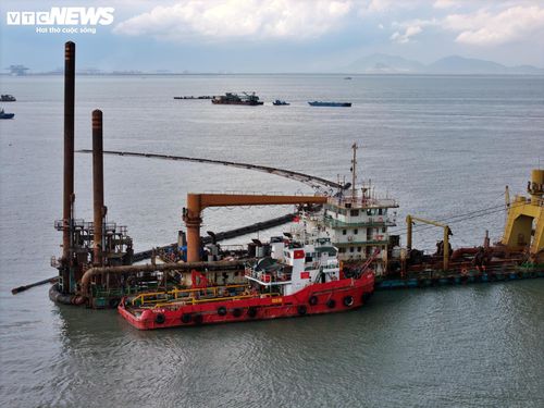 Cùng với tuyến đường sắt Bến Thành - Cần Giờ, TP.HCM đang triển khai nhiều dự án hạ tầng trọng điểm khác như đường vượt biển Cần Giờ - Vũng Tàu và nút giao đường Rừng Sác với cao tốc Bến Lức - Long Thành.