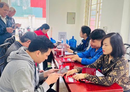HanoiWork và iHanoi được vận hành đồng bộ trong công tác quản lý, điều hành tại phường Tây Tựu để phục vụ người dân tốt hơn. Ảnh: P.Thảo